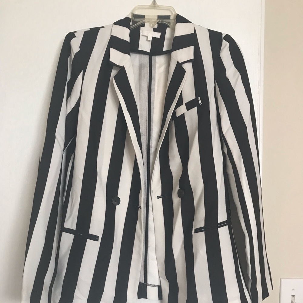 Black/white Zara blazer